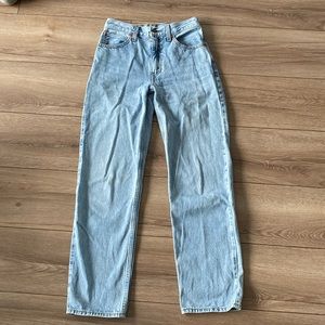 Straight leg light wash Levi’s jeans in size 24